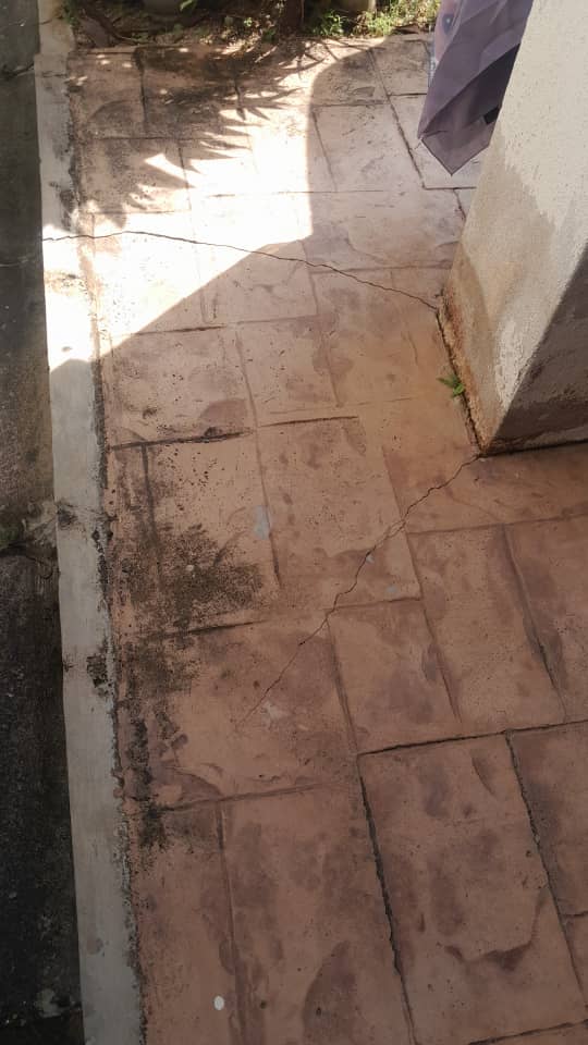 ? KENAPA RETAK DINDING BERLAKU?
