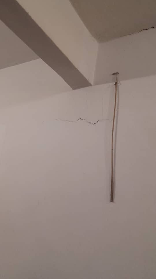? KENAPA RETAK DINDING BERLAKU?