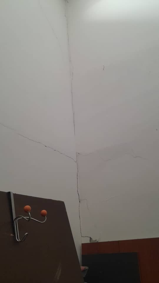? KENAPA RETAK DINDING BERLAKU?