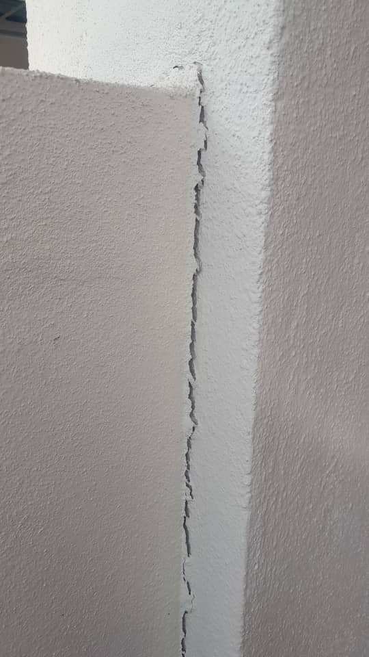 ? KENAPA RETAK DINDING BERLAKU?