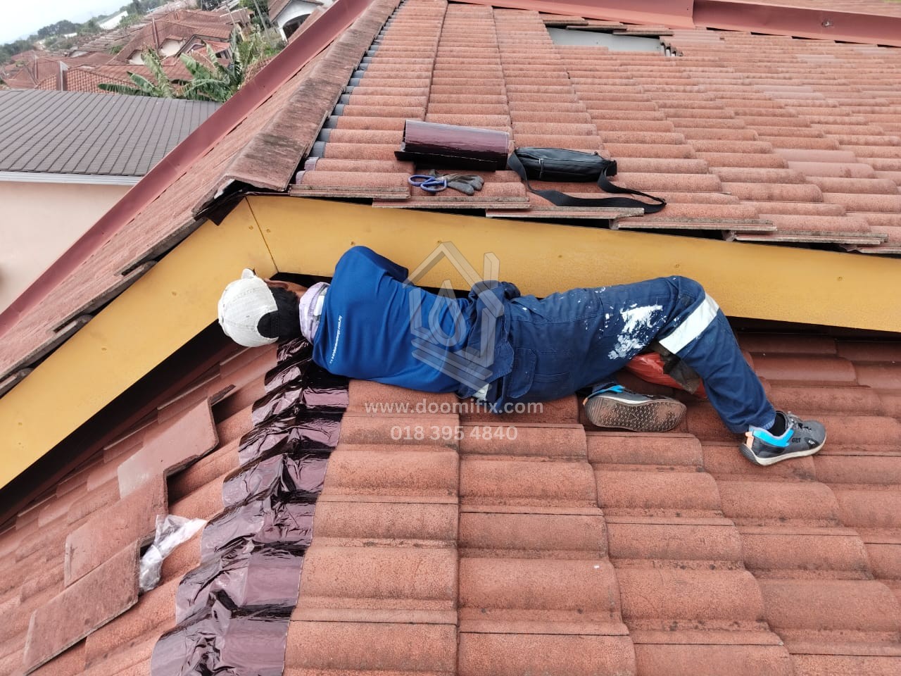 Image for Setled baiki atap bocor di Bukit Kuang, Kemaman!